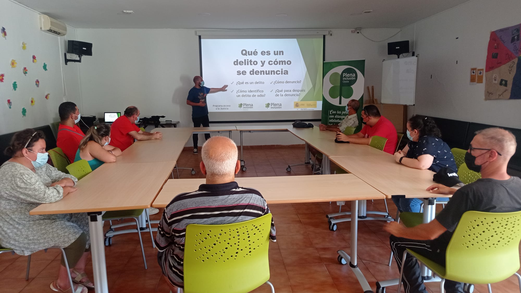 Ir a Plena inclusión Ceuta imparte un taller sobre qué es un delito y cómo se denuncia