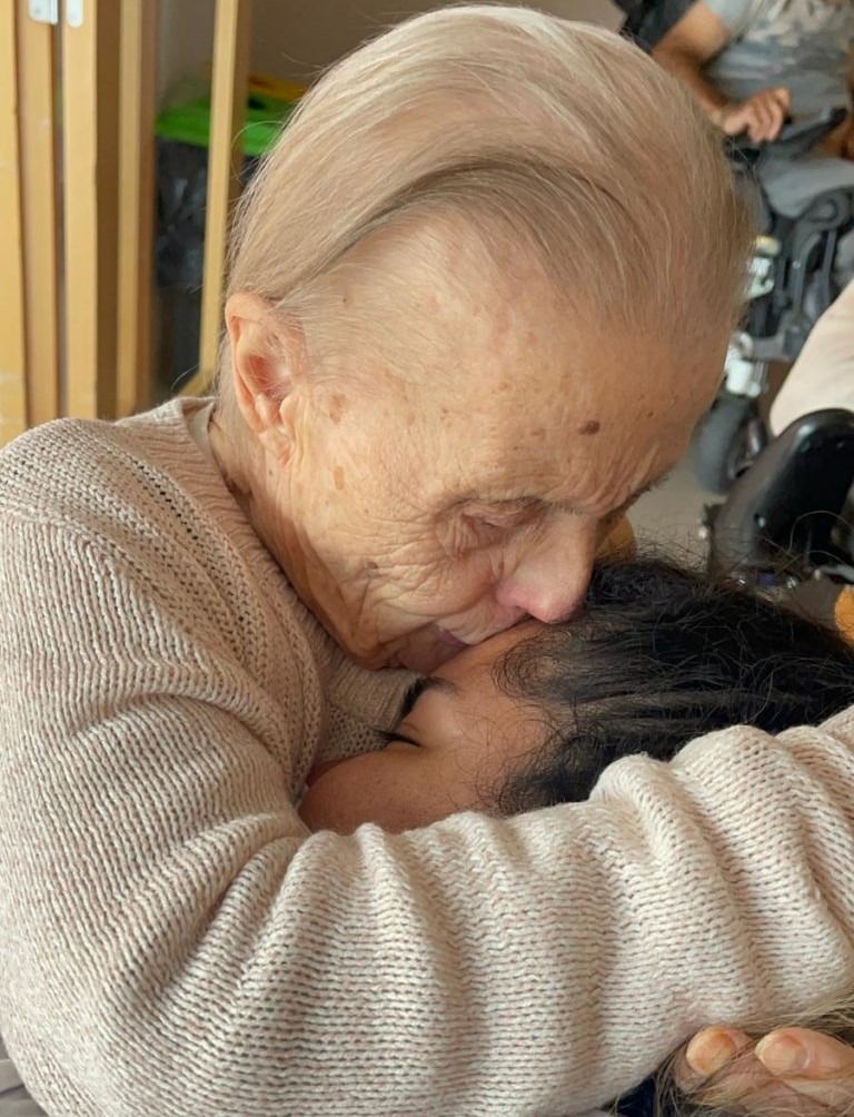 Ir a Elena Cestafe, una mujer con síndrome de Down y 80 años de buena vejez
