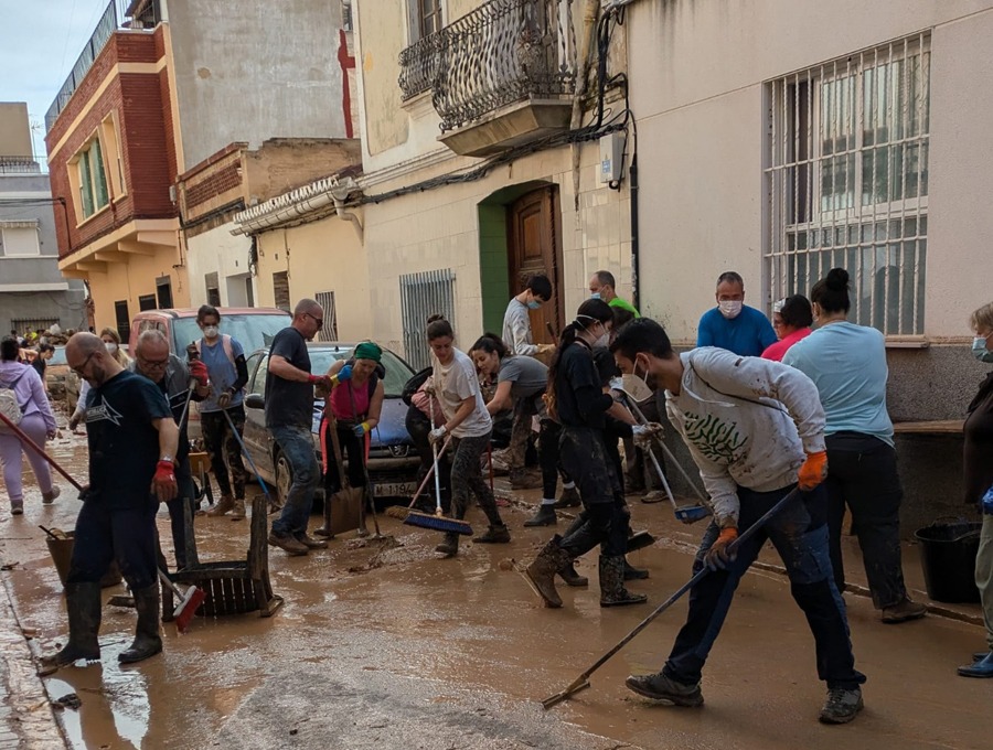 Ir a Las entidades de Plena inclusión Valencia movilizan a 400 voluntarios para atender tras la Dana a personas con discapacidad intelectual