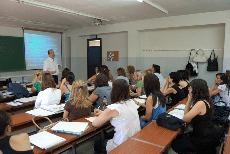 Ir a Plena inclusión impulsa dos másteres universitarios para mejorar la atención a personas con discapacidad intelectual