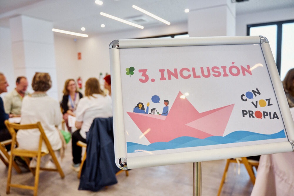 Ir a 380 familiares y personas con discapacidad intelectual se inscriben en la primera edición formativa Con Voz Propia 2026