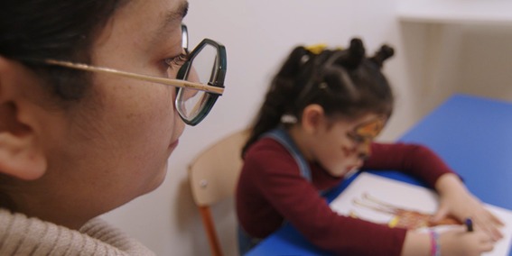 Ir a La feminización de los cuidados en cifras: las mujeres son el 83% de quienes apoyan a las personas con discapacidad intelectual y del desarrollo en las familias