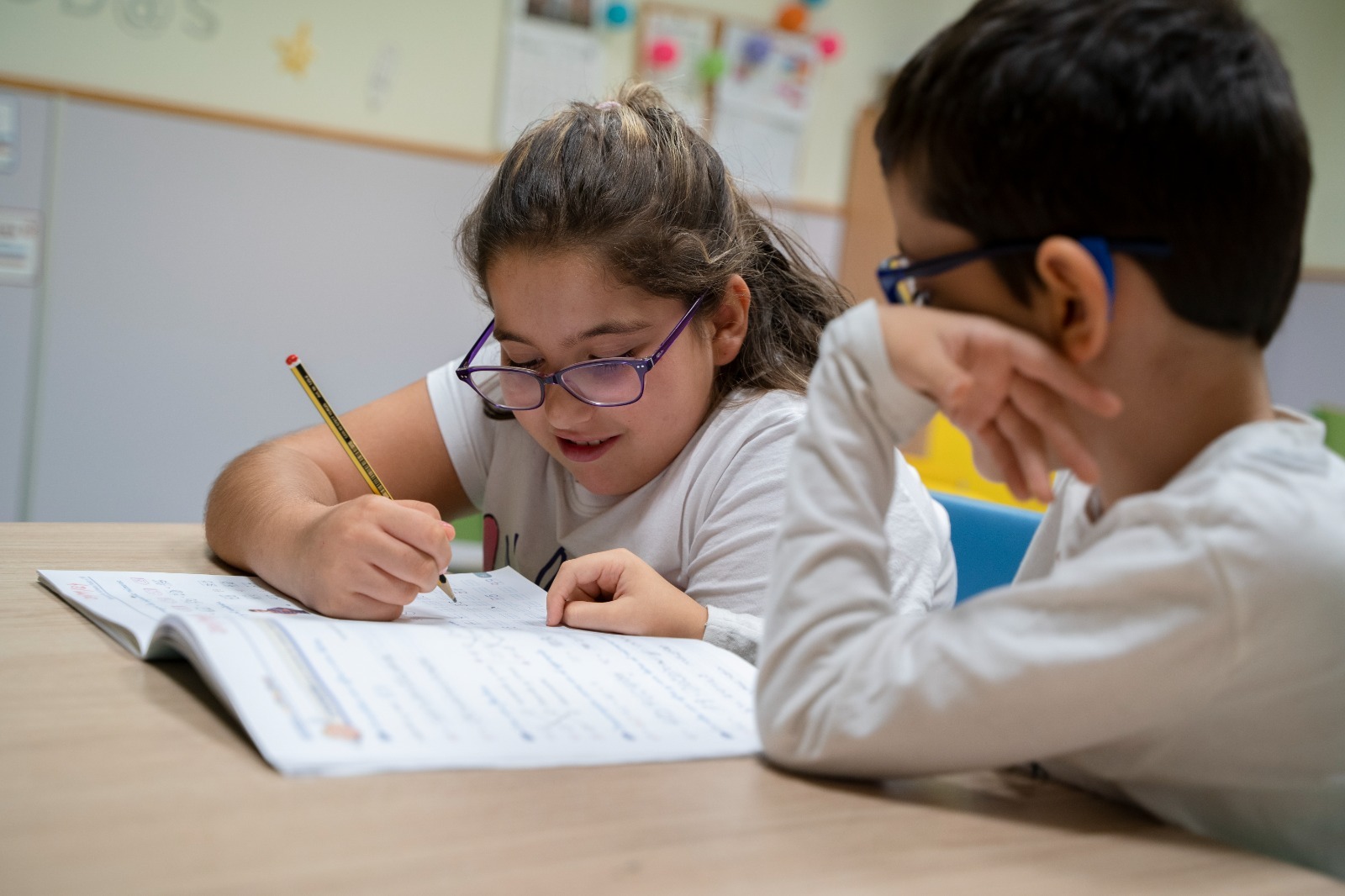 Ir a Miles de estudiantes con discapacidad intelectual y del desarrollo retornan a las aulas reclamando una inclusión educativa que todavía no es real